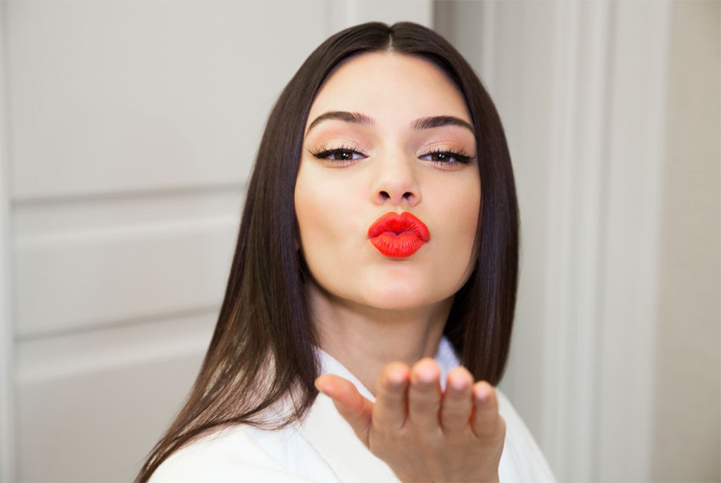 rs_1024x686-150623101939-1024.kendall-jenner-mad-libs-estee-lauder.jw.62315