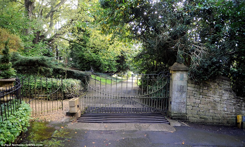 2D69C08900000578-3272667-Literary_connections_The_picturesque_grounds_and_house_are_said_-a-68_1444847355831