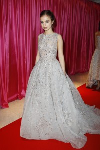 LADY AMELIA WINDSOR - Le Bal - Raphael Palace in Paris - Obligatory citation in caption : LE BAL / HOTEL DE CRILLON / BIJOUX BUCHERER / RENAULT TWIZY 100% ELECTRIQUE / MAQUILLAGE M. A. C COSMETICS / COIFFURE ALEXANDRE DE PARIS