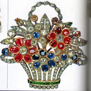 kraljica flower basket brooch
