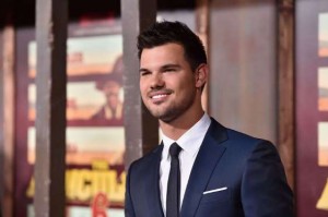 20 TAYLOR LAUTNER