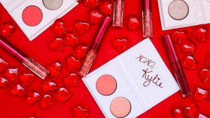 Kylie_Jenner_Kylie_Cosmetics_Valentines_Day_2017_makeup_collection4