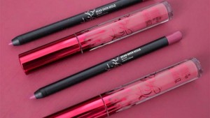 Kylie_Jenner_Kylie_Cosmetics_Valentines_Day_2017_makeup_collection6