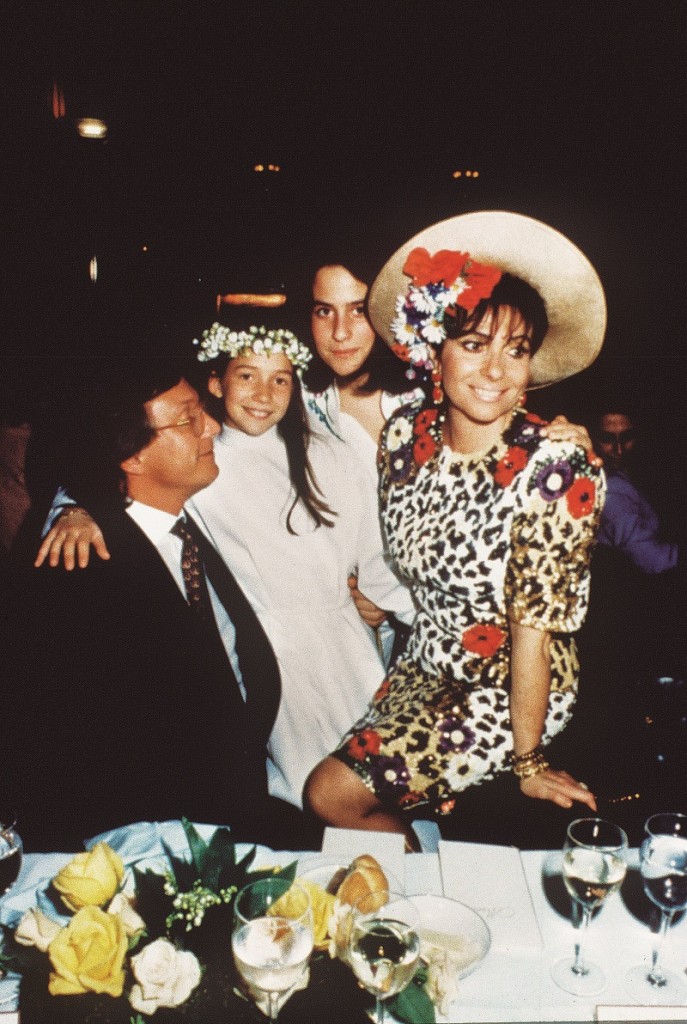 MAURIZIO GUCCI WITH HIS WIFE PATRIZIA REGGIANI AND THEIR DOUGHTERS, ALLEGRA AND ALESSANDRA © ARMANDO ROTOLETTI © Armando Rotoletti/LUZphoto