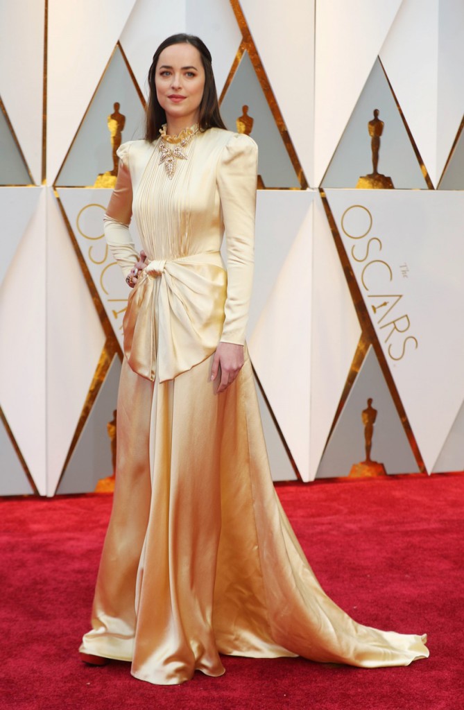 89th Academy Awards - Oscars Red Carpet Arrivals - Hollywood, California, U.S. - 26/02/17 - Dakota Johnson in Gucci with Cartier jewellery poses on the red carpet. REUTERS/Mike Blake