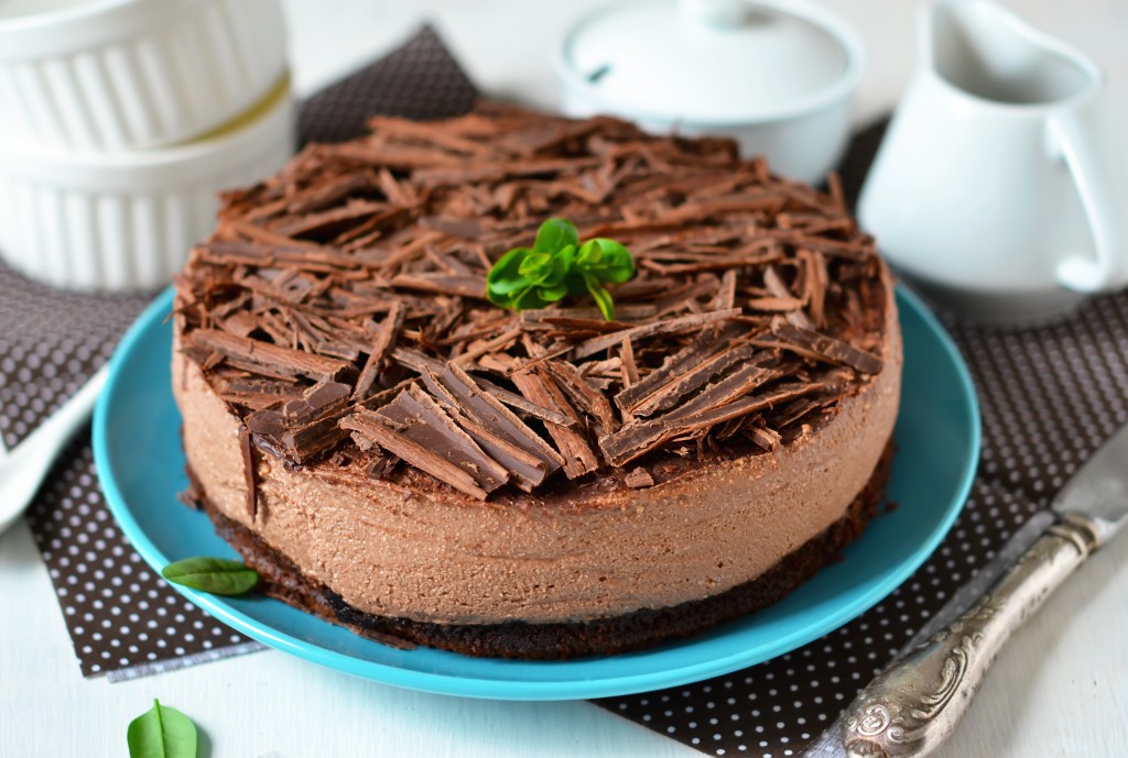 Chocolate cheesecake with mascarpone, chocolate biscuit and ganache