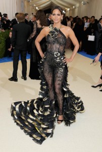 NEW YORK, NY - MAY 01:  Halle Berry attends the "Rei Kawakubo/Comme des Garcons: Art Of The In-Between" Costume Institute Gala at Metropolitan Museum of Art on May 1, 2017 in New York City.  (Photo by Neilson Barnard/Getty Images)