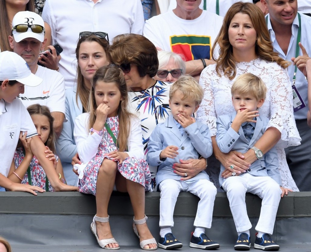 LONDON, ENGLAND - JULY 16:  Mirka Federer (R) with her children Myla, Charlene, Leo and Lenny  attend day 13 of Wimbledon 2017 on July 16, 2017 in London, England.  (Photo by Karwai Tang/WireImage)