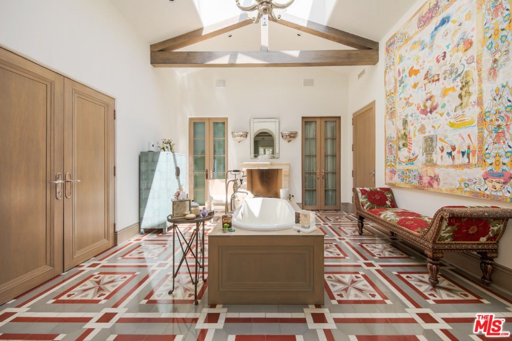 Katy-Perry-LA-Master-Bathroom-3dcbb7