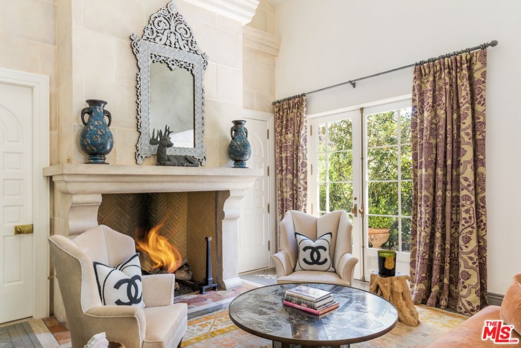 Katy-Perry-LA-Sitting-Room-820560
