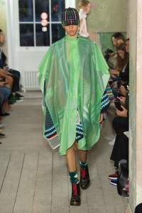 A model presenting a creation by Burberry during the Spring-Summer 2018 fashion shows in London, UK - 9/16/17//Z-PIXEL-FORMULA_B_116/Credit:Pixelformula/SIPA/1709171708, Image: 349649774, License: Rights-managed, Restrictions: , Model Release: no, Credit line: Profimedia, TEMP Sipa Press