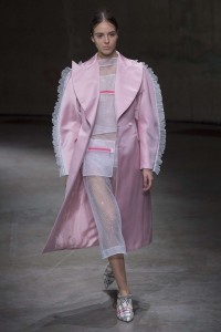 A model presenting a creation by Christopher Kane during the Spring-Summer 2018 fashion shows in London, UK - 9/18/17//Z-PIXEL-FORMULA_B_027/Credit:Pixelformula/SIPA/1709191729, Image: 349873791, License: Rights-managed, Restrictions: , Model Release: no, Credit line: Profimedia, TEMP Sipa Press