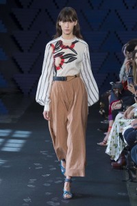 A model presenting a creation by Roksanda during the Spring-Summer 2018 fashion shows in London, UK - 9/18/17//Z-PIXEL-FORMULA_A_015/Credit:Pixelformula/SIPA/1709181815, Image: 349785104, License: Rights-managed, Restrictions: , Model Release: no, Credit line: Profimedia, TEMP Sipa Press