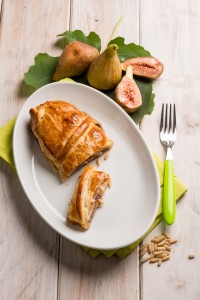strudel with figs and pine nuts
